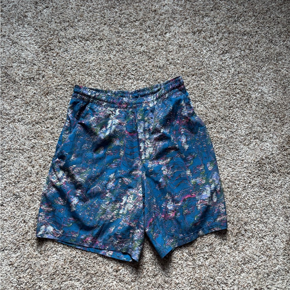 Lululemon Shorts. Size medium. Great pattern.